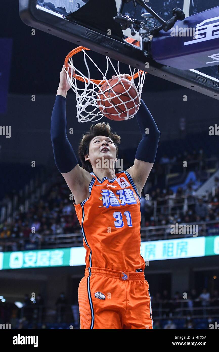 戰選在背靠